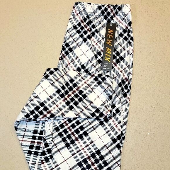 White/Black Angeled Plaid Leggings - Picture 9 of 15